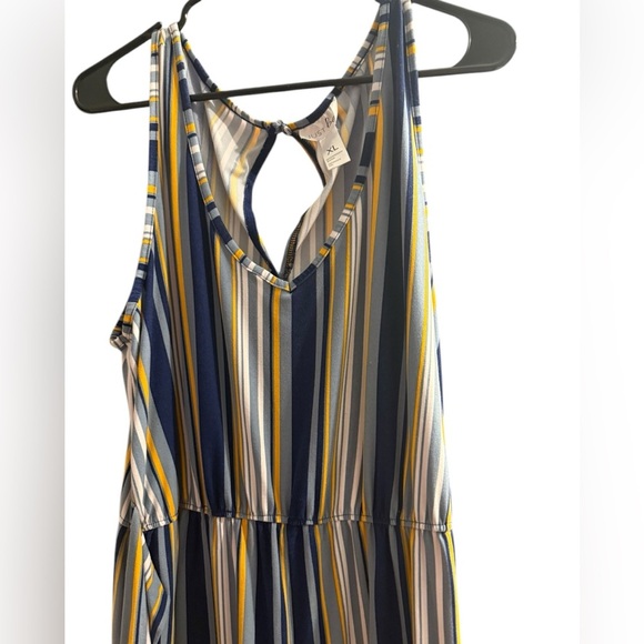 Just be …. Striped stretchy sleeveless belted jumpsuit with keyhole in back. XL - Picture 2 of 12